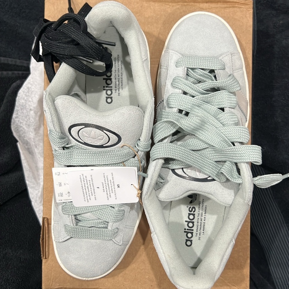 🎉SOLD🎉Brand New Silver Campus 00’s.